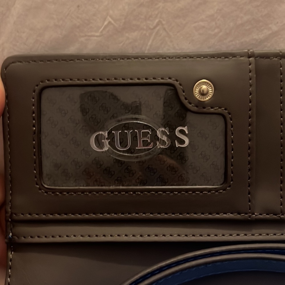 Guess Wallet - Picture 2 of 6